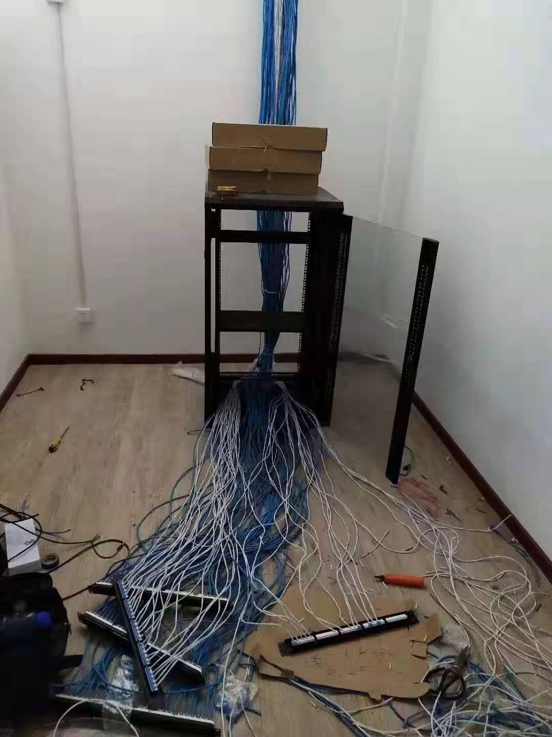 嘉興辦公樓宇拼接電視大屏及網(wǎng)絡(luò)布線系統(tǒng)(圖4)