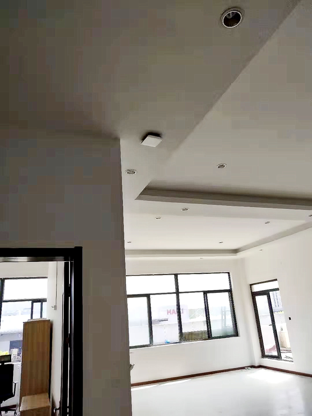 嘉興辦公樓宇拼接電視大屏及網(wǎng)絡(luò)布線系統(tǒng)(圖2)