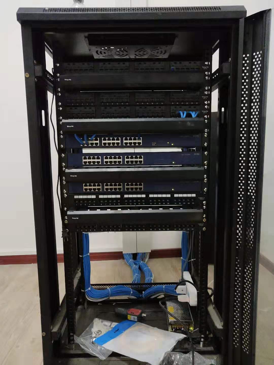 嘉興辦公樓宇拼接電視大屏及網(wǎng)絡(luò)布線系統(tǒng)(圖6)