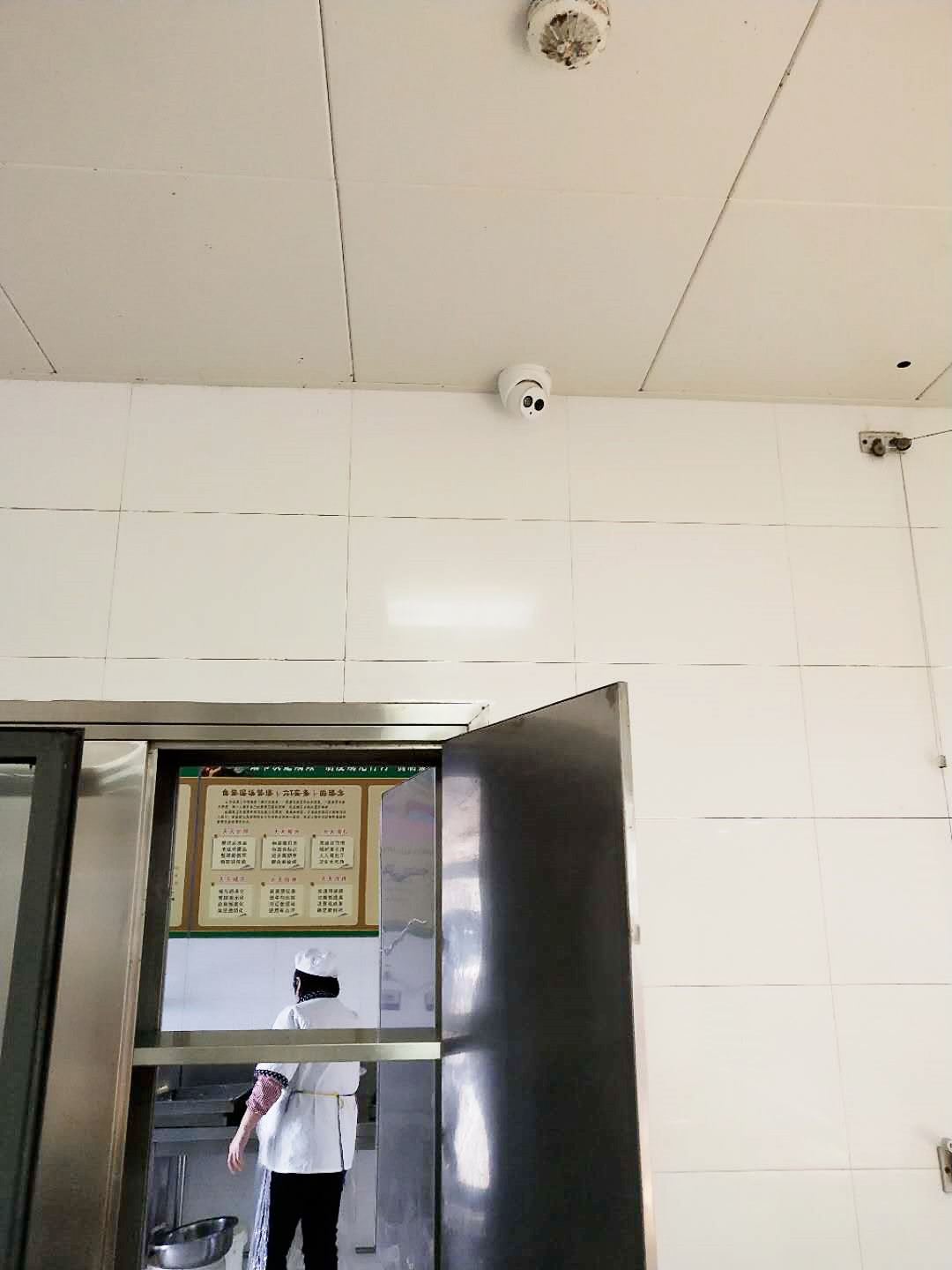 金力泰廠區(qū)廚房監(jiān)控安裝(圖4)