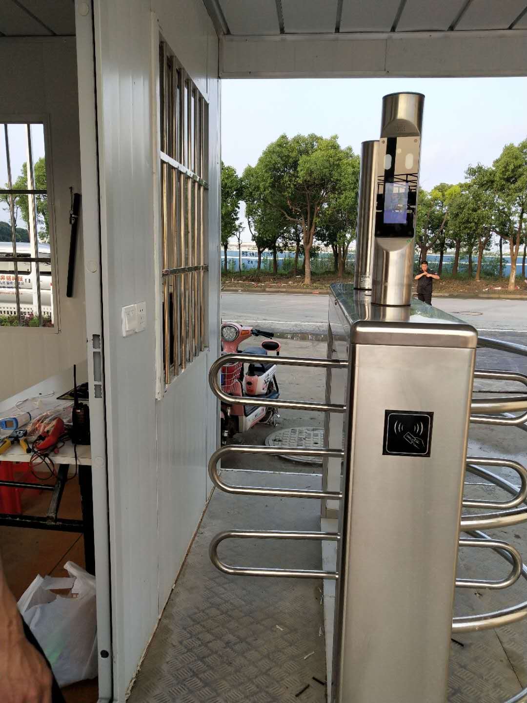 奉賢智慧工地《實(shí)名制閘機(jī)》、《塔吊監(jiān)控系統(tǒng)》(圖7)