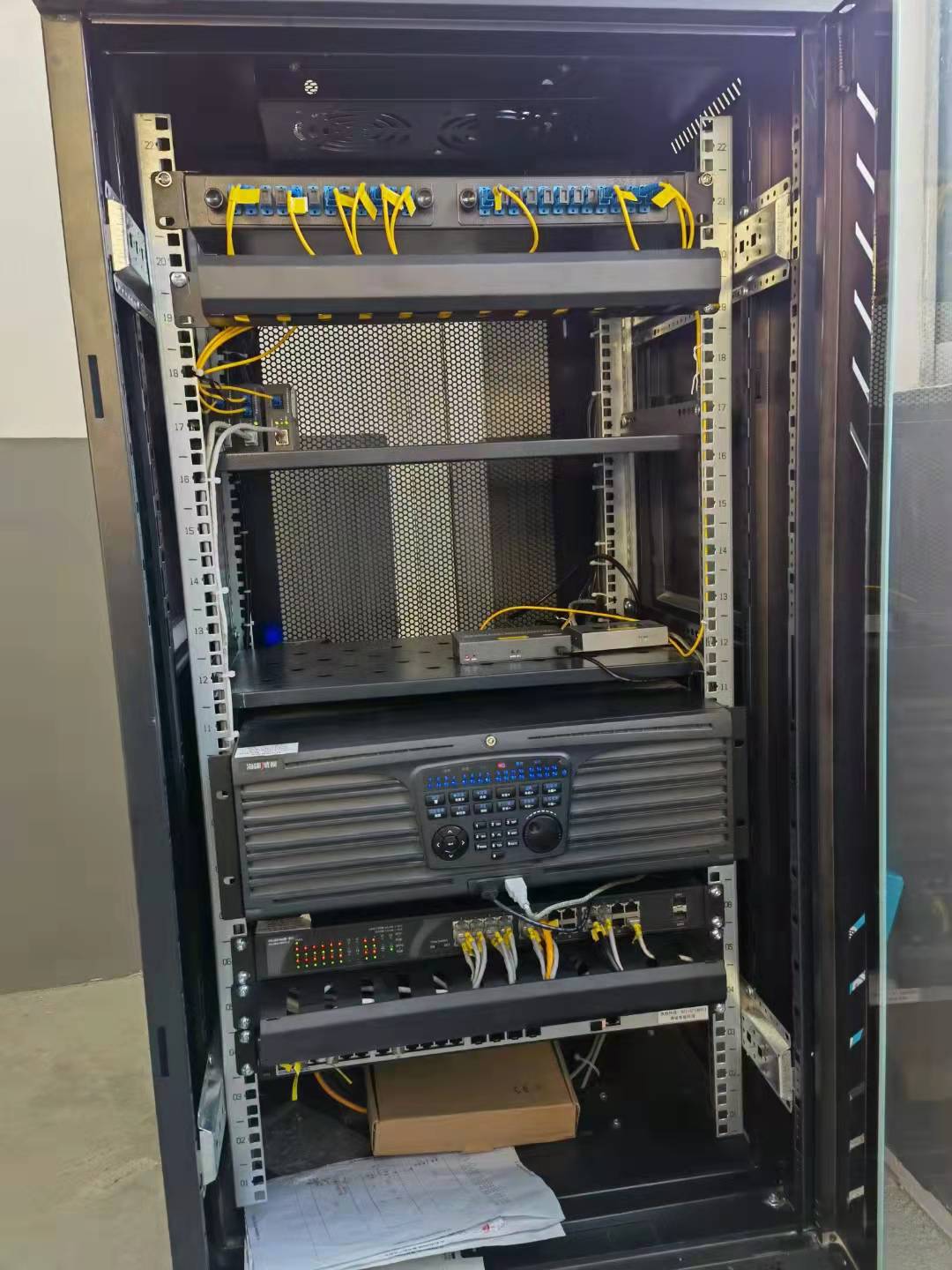 奉賢園區(qū)內(nèi)外《全彩高清監(jiān)控78路》《網(wǎng)絡(luò)無線覆蓋》(圖6)