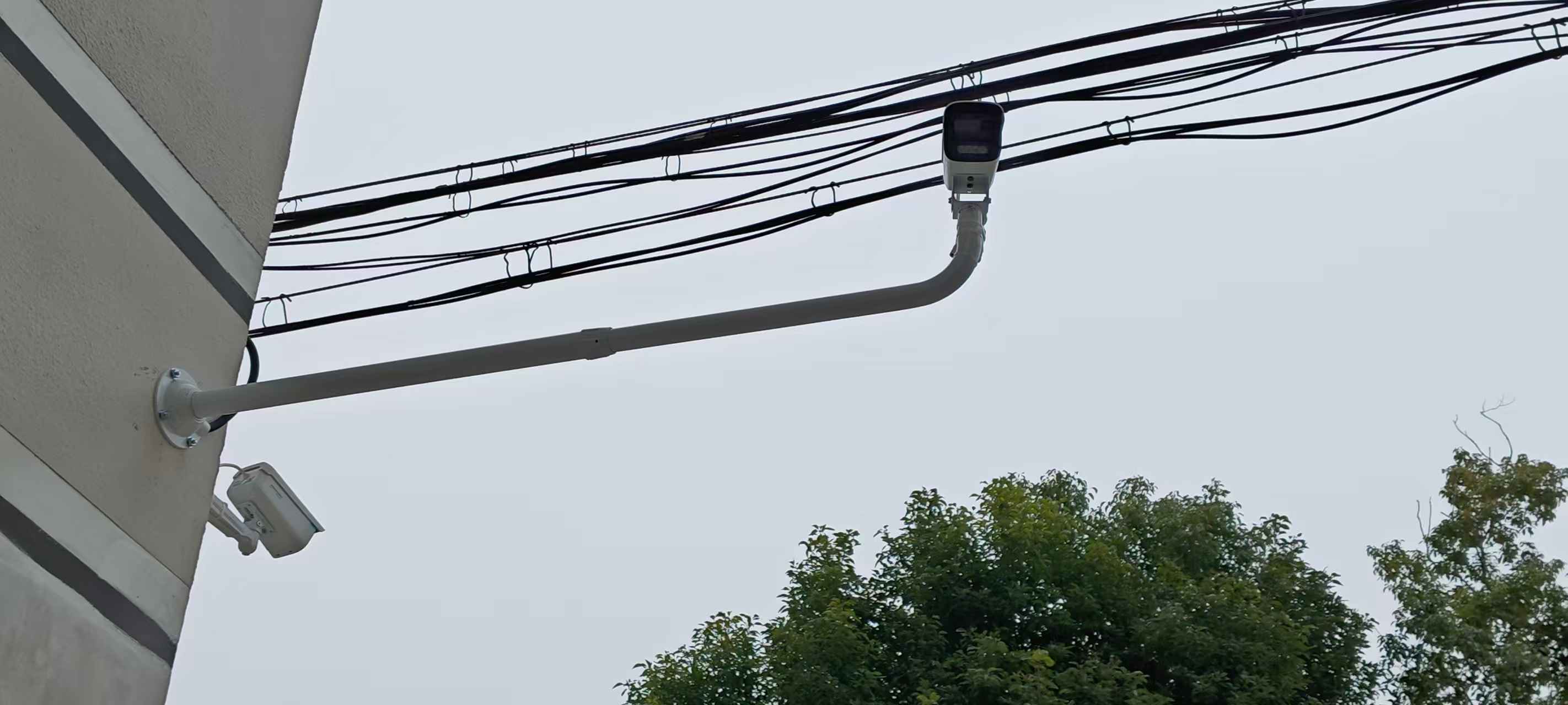 西渡大橋小區(qū) 《高清全彩監(jiān)控系統(tǒng)》改造完成(圖5)