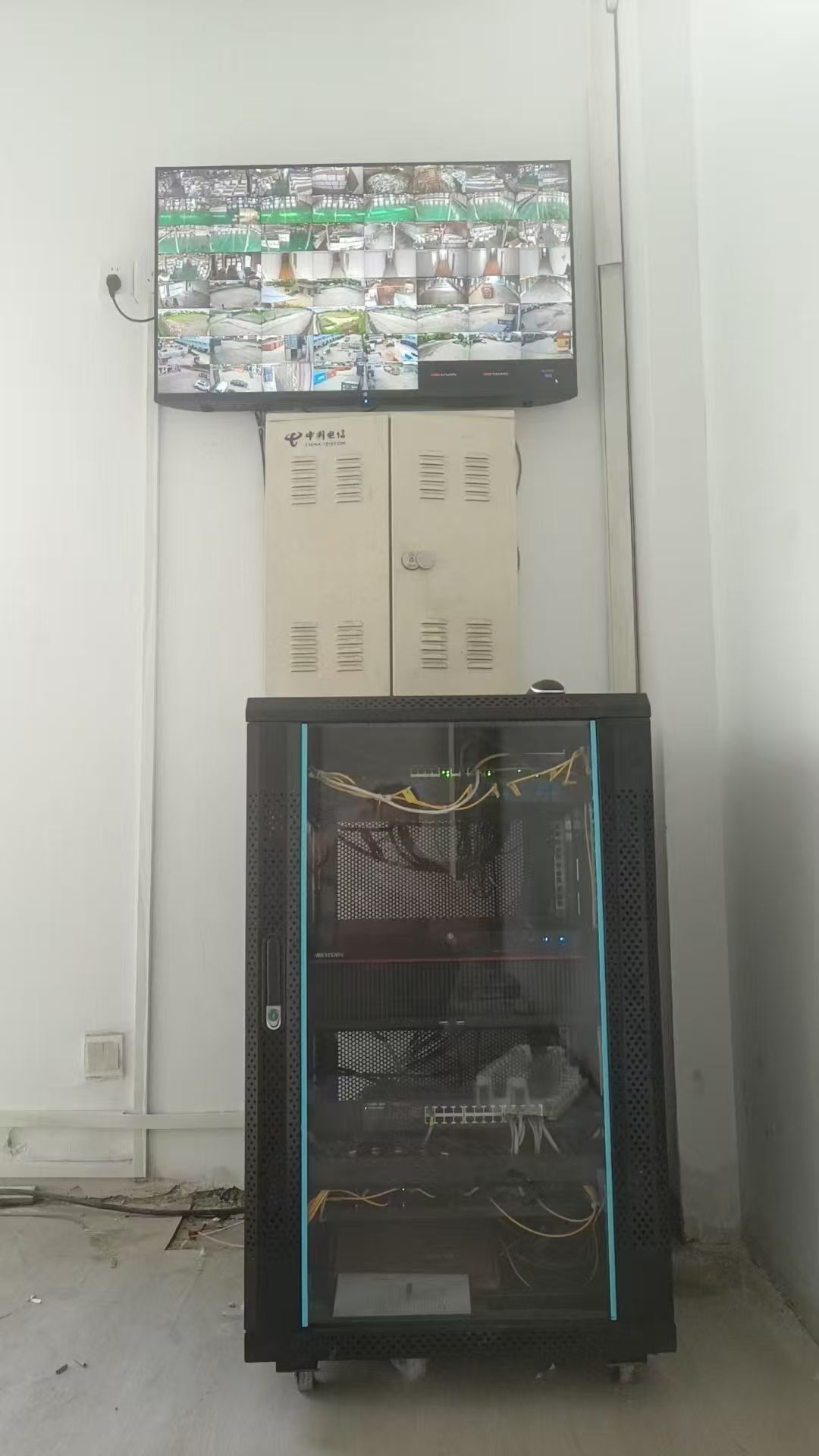 某國(guó)際物流奉賢平海路倉(cāng)《600萬(wàn)全彩高清監(jiān)控系統(tǒng)》安裝(圖6)